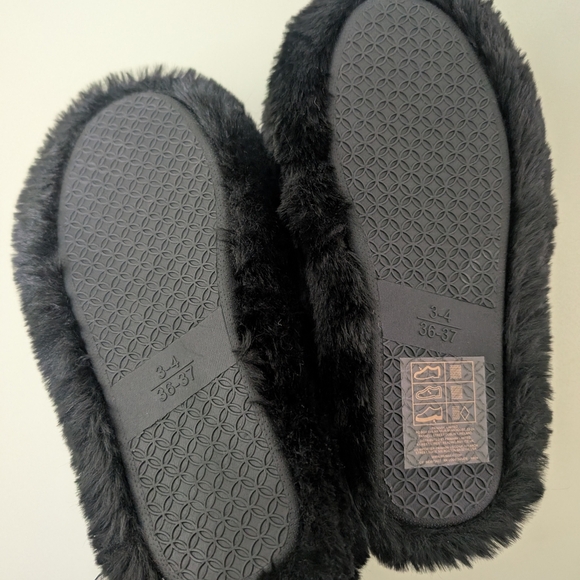 Beetlejuice Black Faux Fur Slippers Nwt - Picture 2 of 5